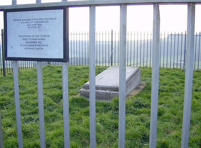 Lord Carnarvon's grave - geograph.org.uk - 2704540