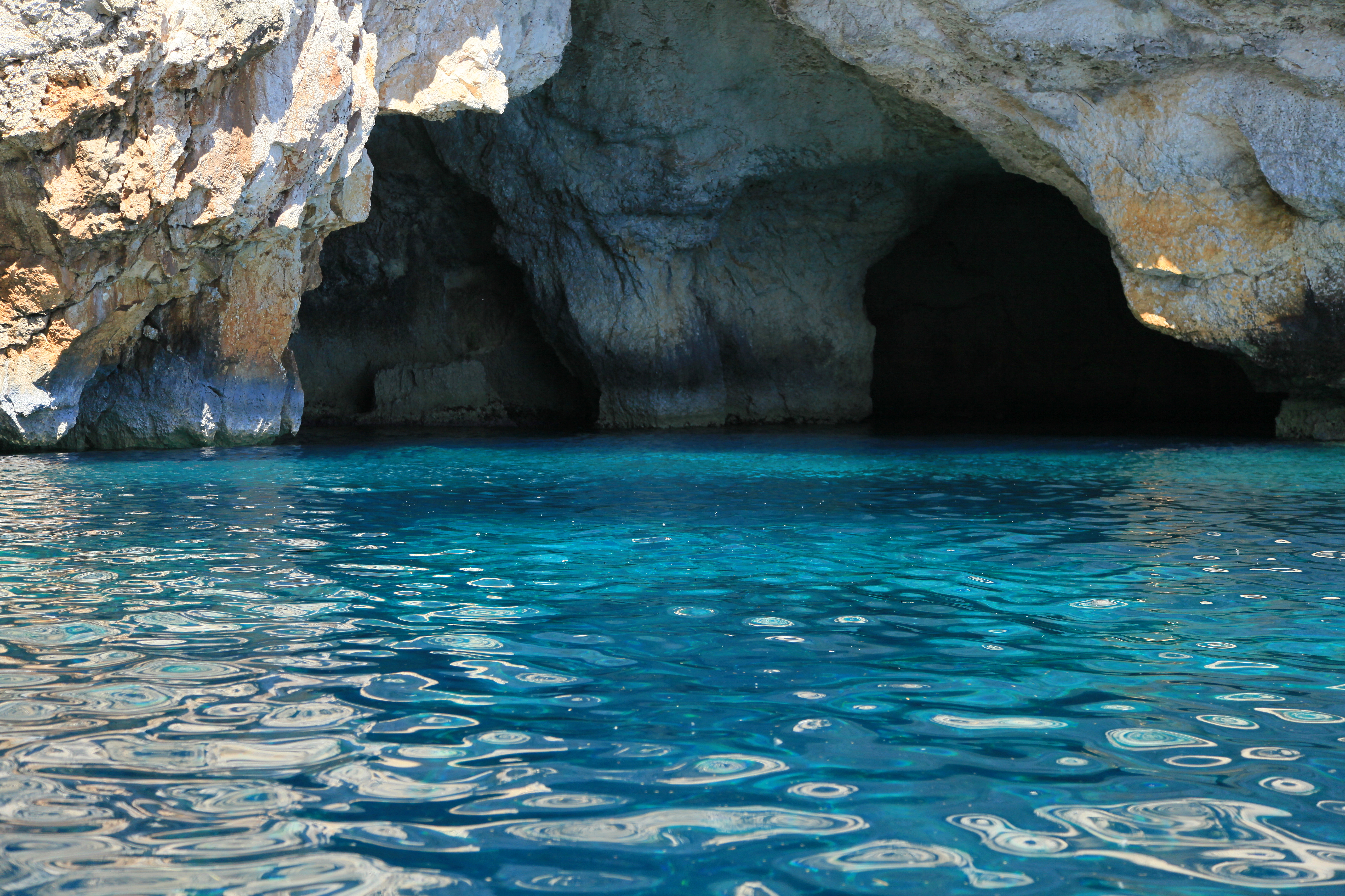 Голубая пещера турция. Лазурный грот капри. Голубой грот Италия.