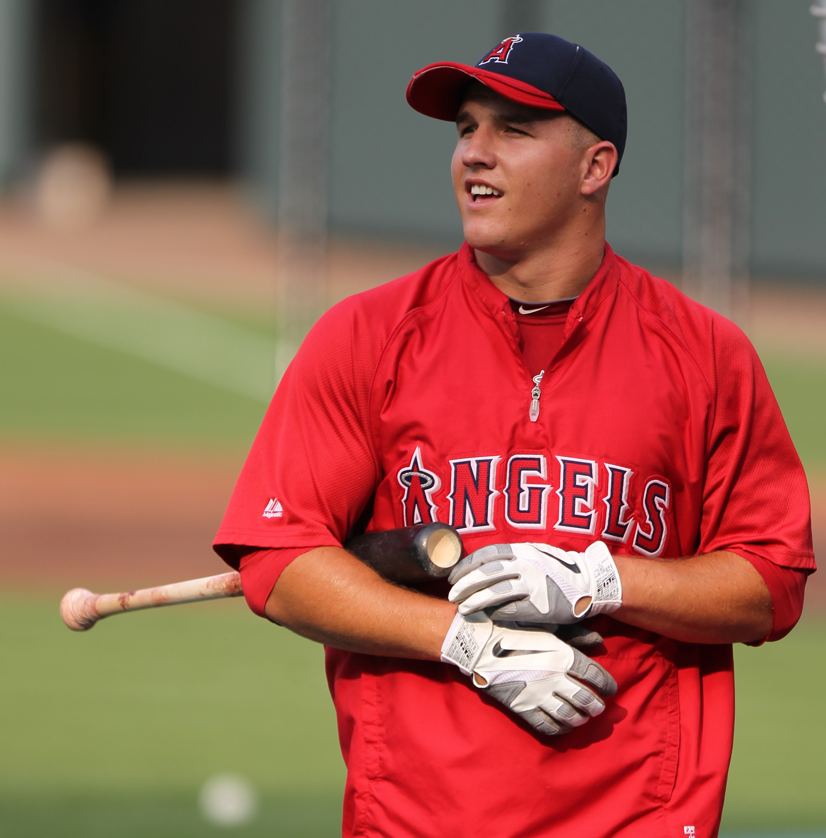 File:Los Angeles Angels center fielder Mike Trout (27) (5971901786)  (cropped).jpg - Wikimedia Commons