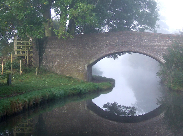 File:Misty Morning at Cavan's Bridge, Staffordshire and Worcestershire Canal - geograph.org.uk - 588467.jpg