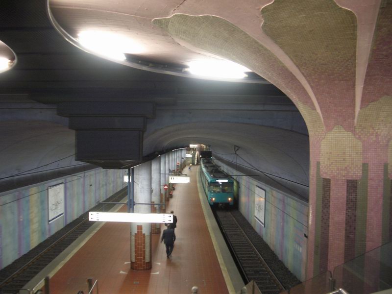 File:Mk Frankfurt U-Bahn Westend.jpg