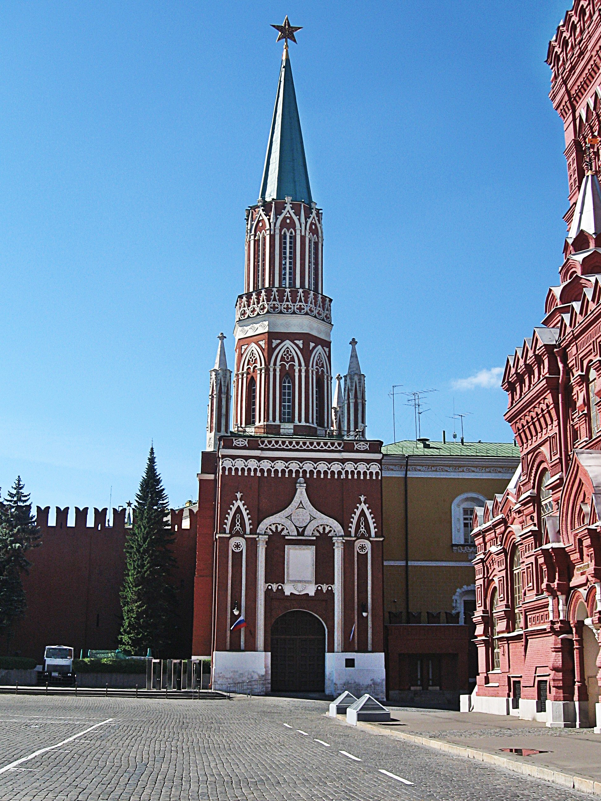никольская башня в кремле