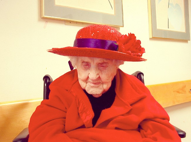 File:Neva morris 2005 red hat society.jpg