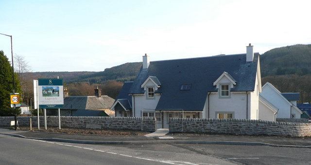 File:New housing at Lagreach - geograph.org.uk - 1249505.jpg