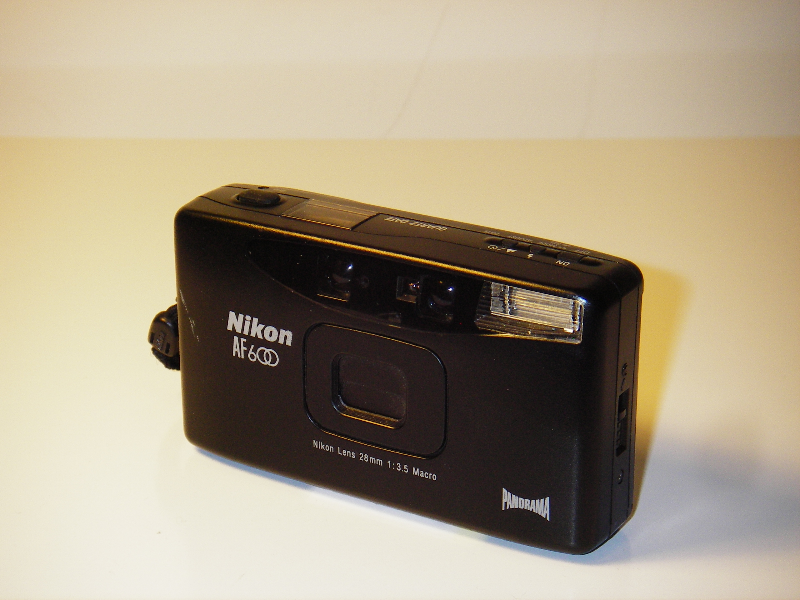 File:Nikon AF600 (429981298).jpg - Wikimedia Commons