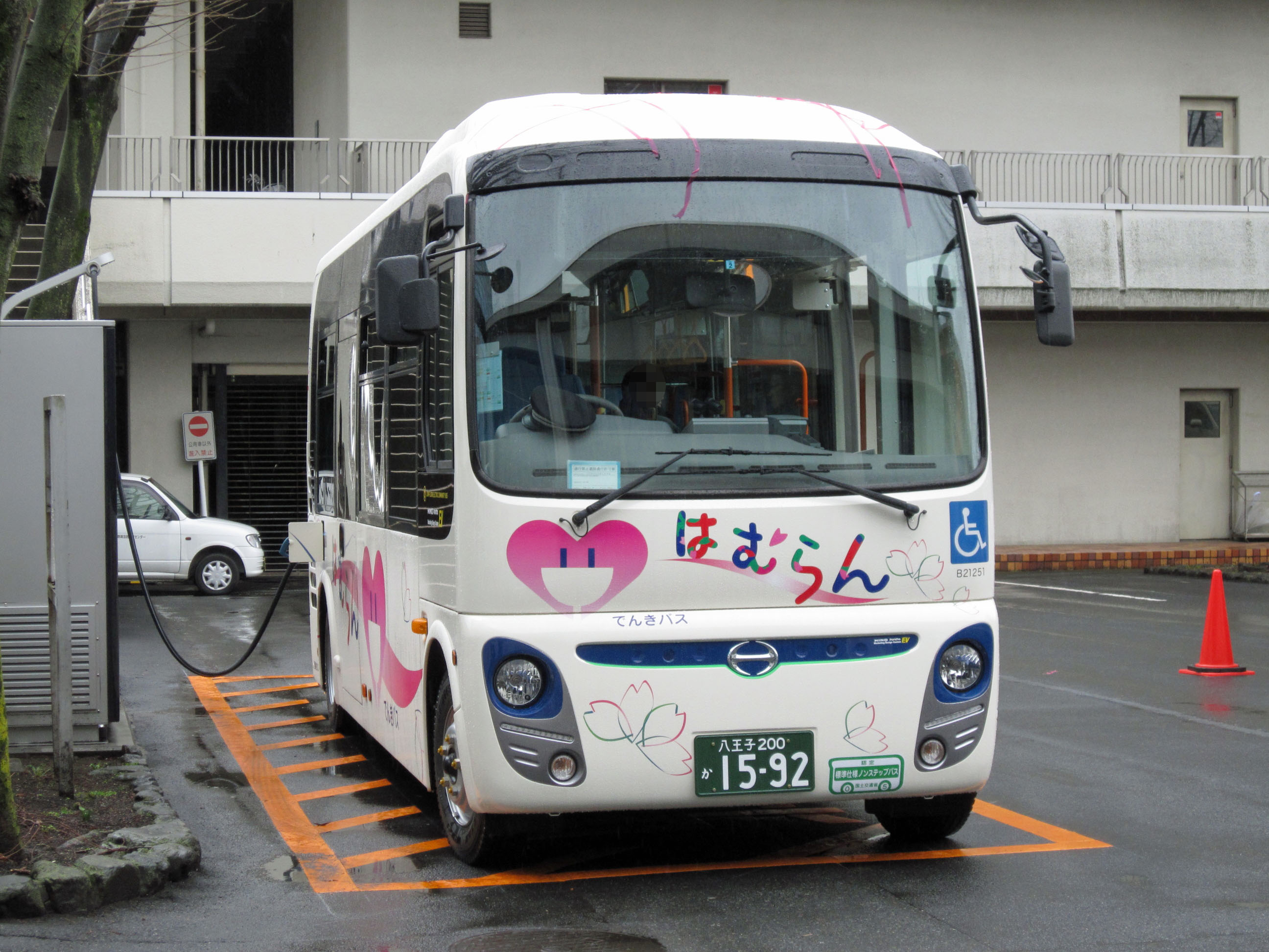 Japan bus. Hino Bus. Hino Poncho. Японские автобусы Hino. Японский автобус высшего класса.