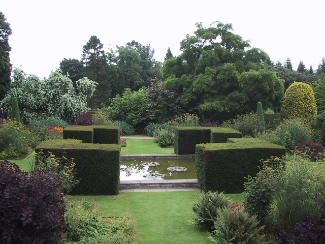 Pond in Crathes Castle - geograph.org.uk - 974892