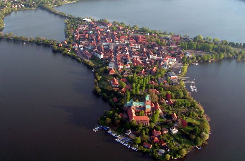 Vista de l'illa que ocupa la ciutat. (2005)