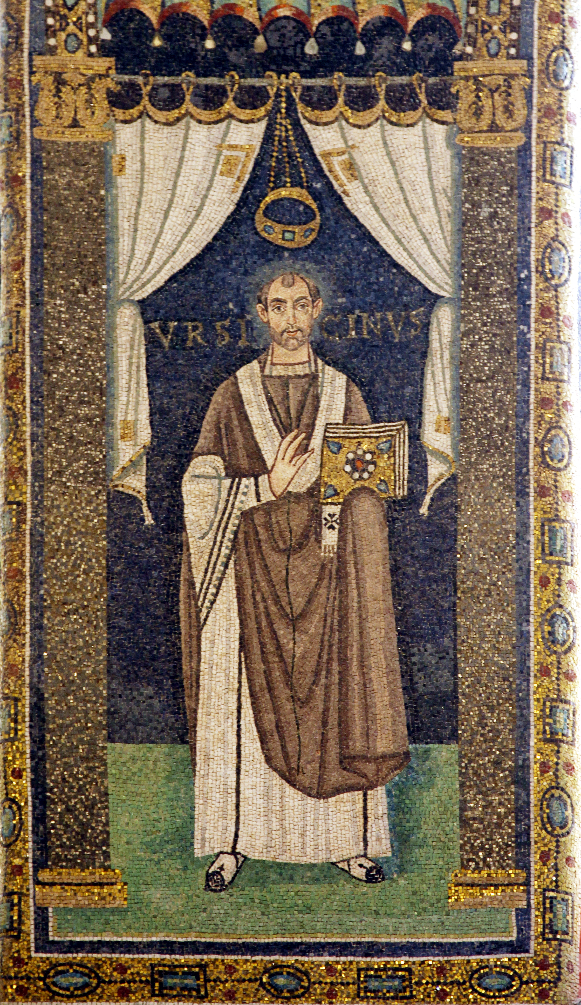 Den hellige biskop Ursicinus av Ravenna, mosaikk fra 500-tallet i basilikaen Sant’Apollinare in Classe i Ravenna