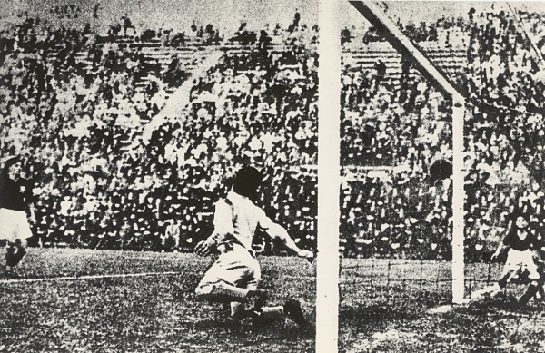 File:Schiavio goal in planicka 1934.jpg