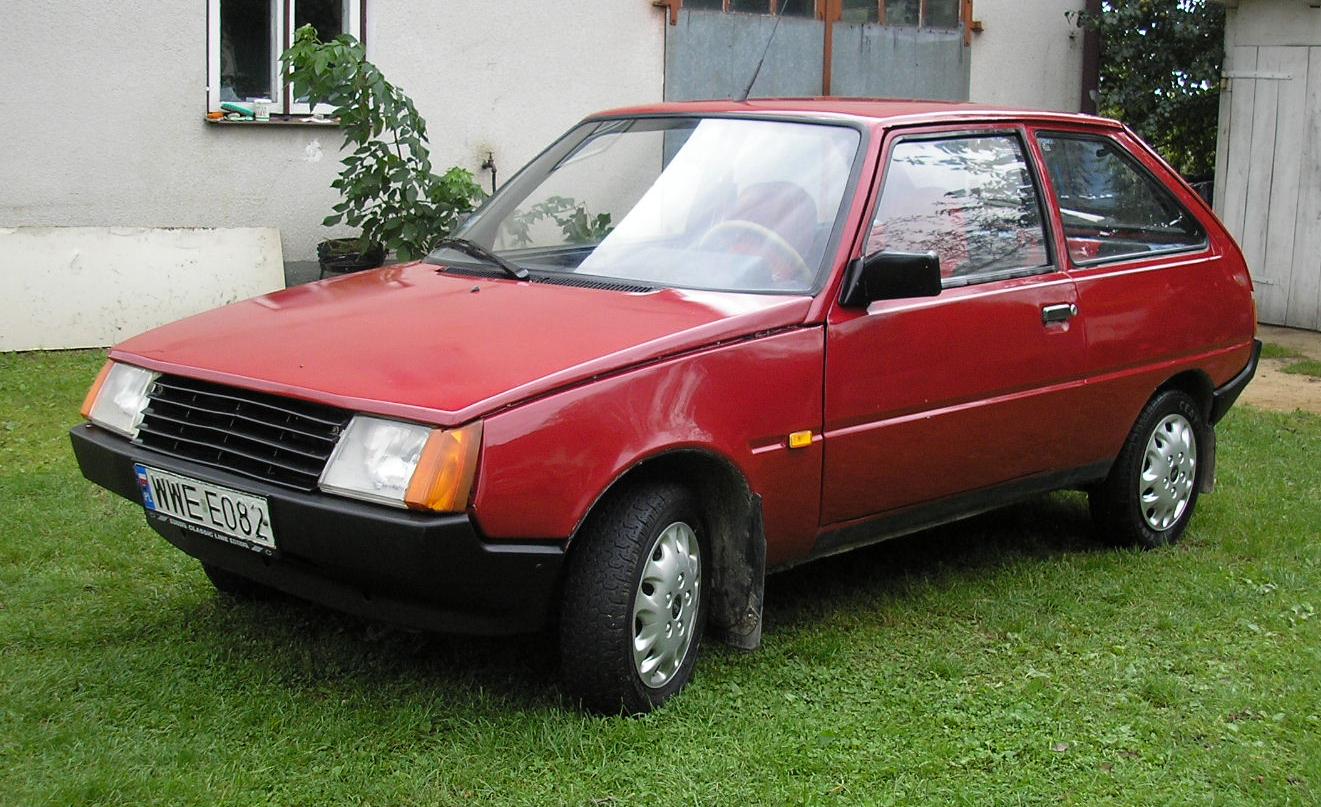 Таврия льготы. ЗАЗ-1102 «Таврия». ЗАЗ-1102 Таврия 1987. ЗАЗ 1102 Таврия красная. ЗАЗ 1102 Таврия 1988.