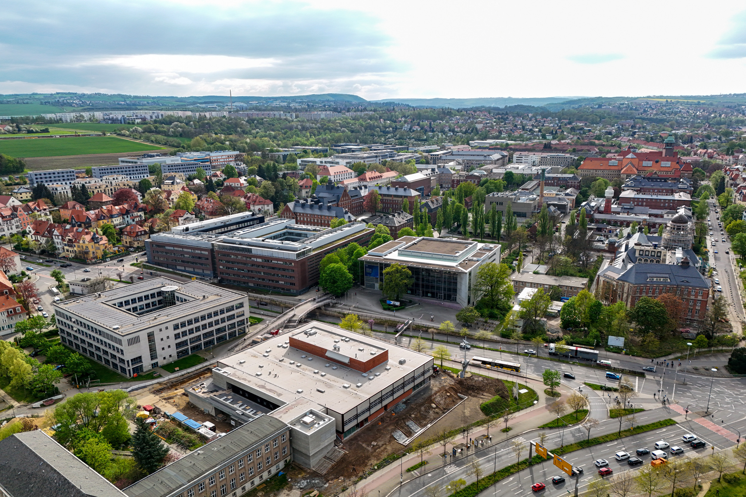 Haupt-Campus der TU Dresden westlich der Neuen Mensa und Bergstraße, 2024