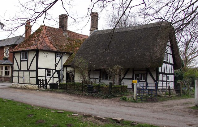 File:Thatched cottage in Milton - geograph.org.uk - 1234082.jpg