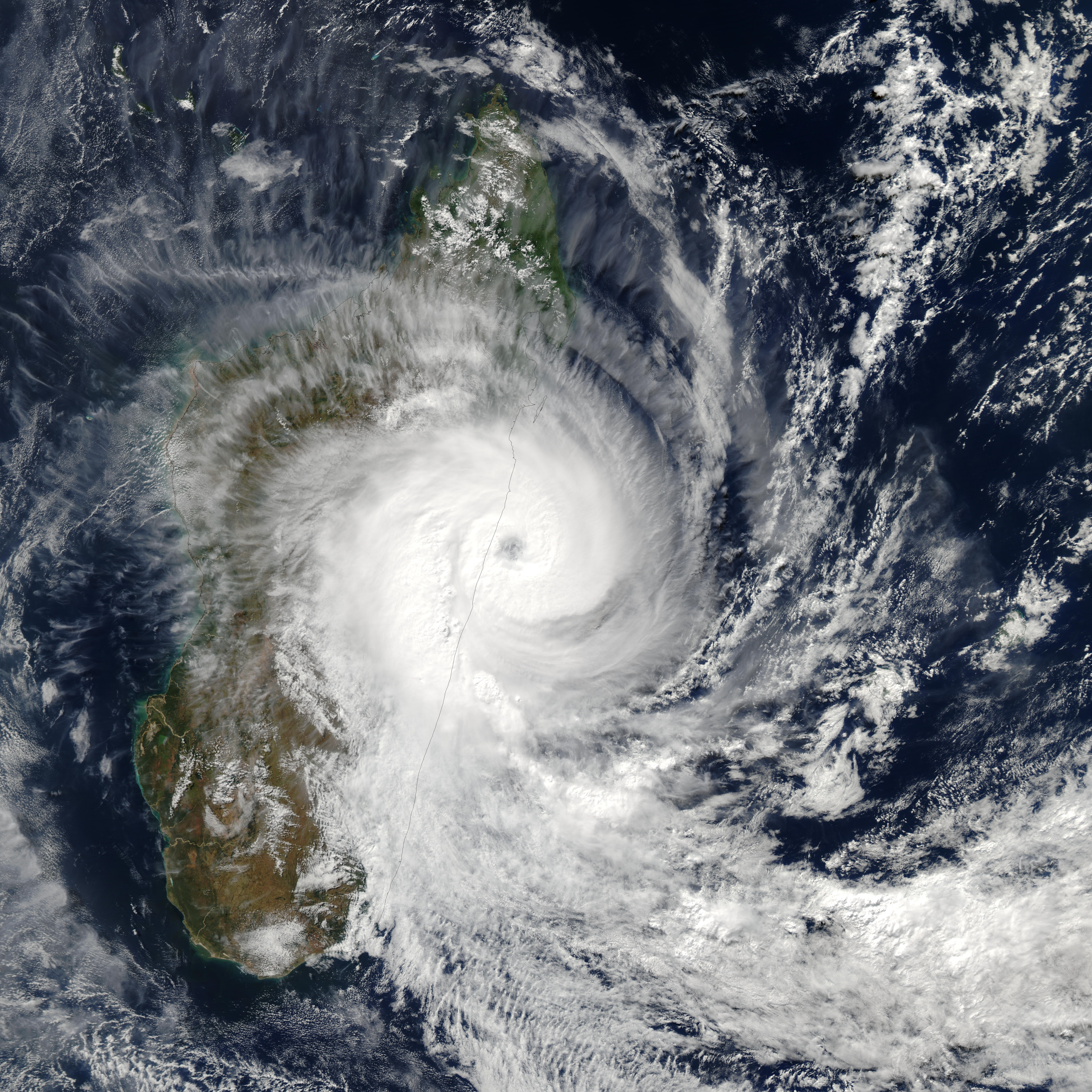 Тропический циклон «Ниран»