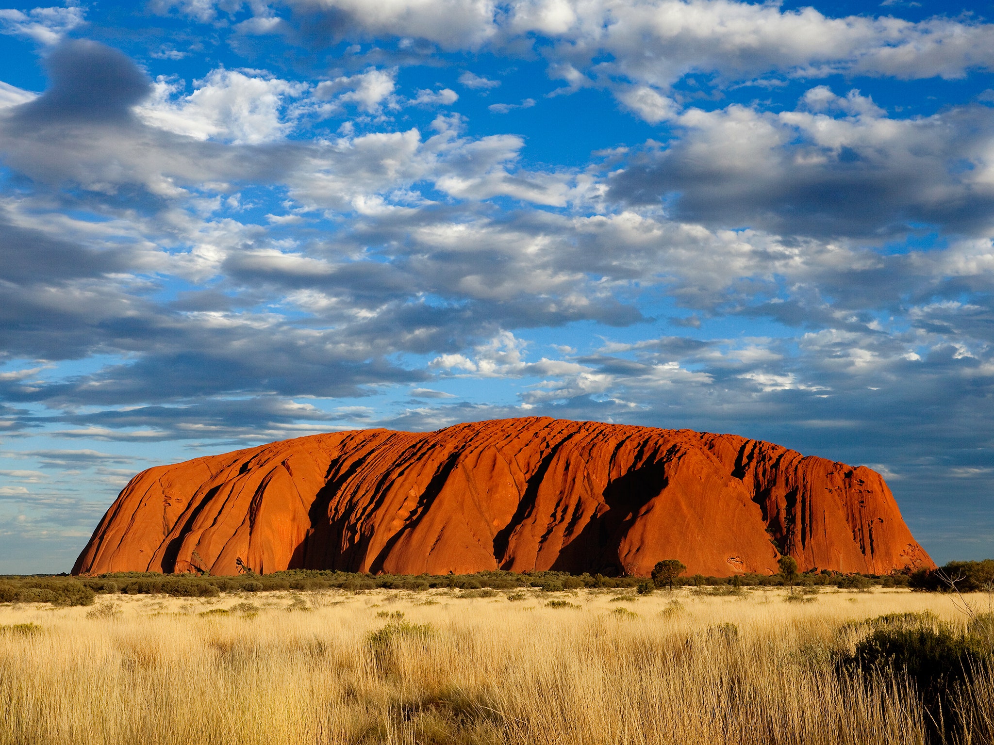 Why is Uluru a rock and not a mountain?