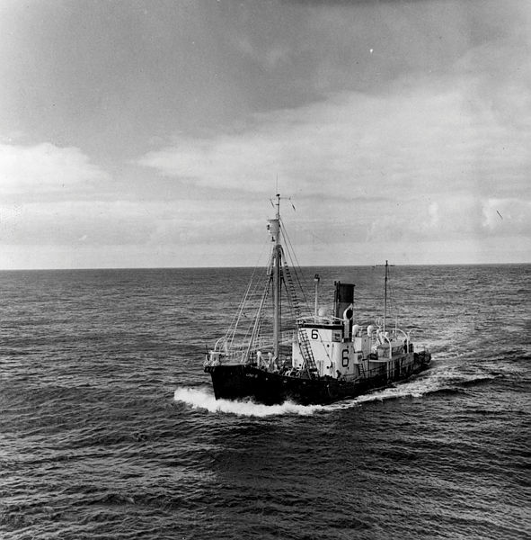 File:Uni-6 whale catcher.jpg