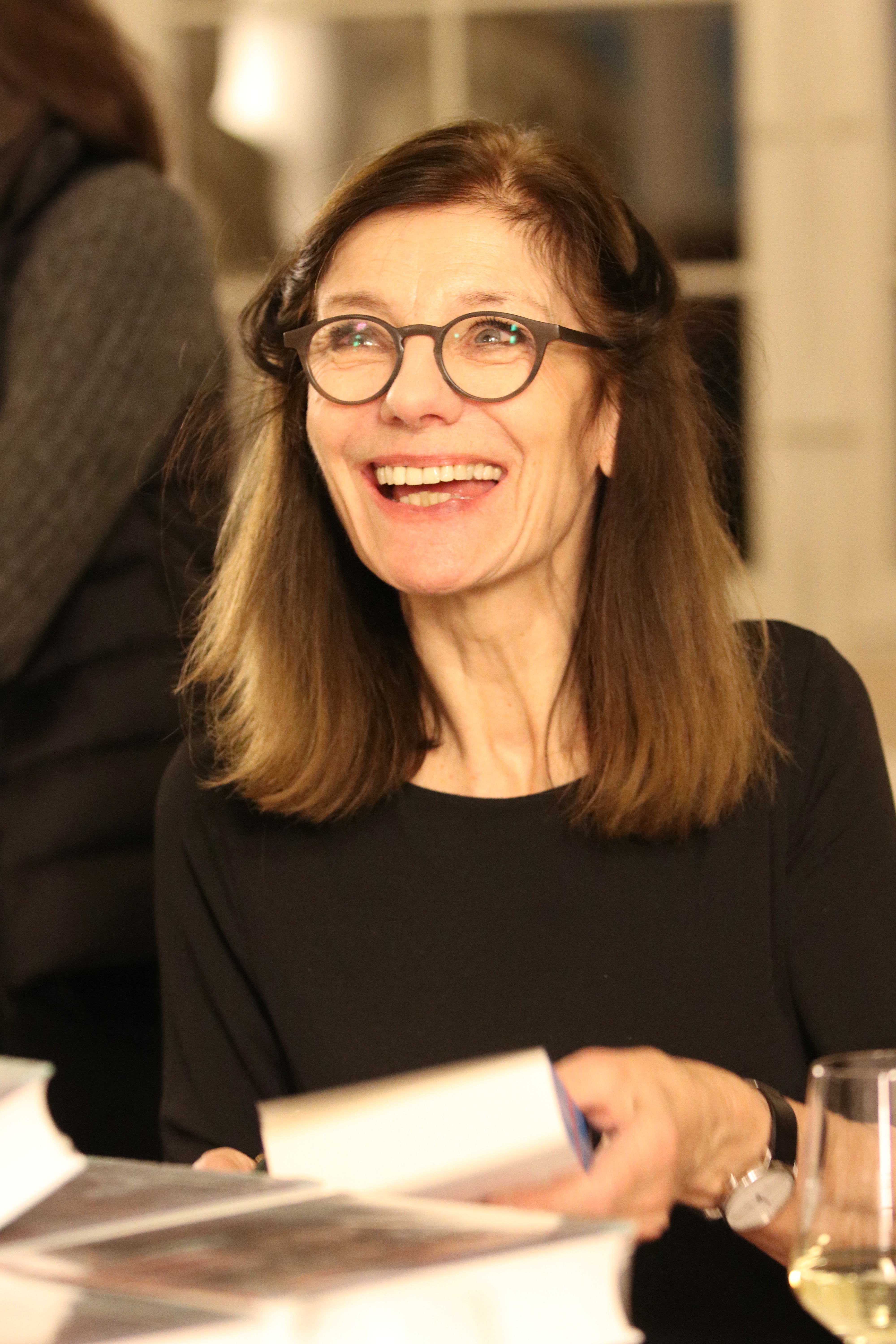 Ursula Krechel 2019 beim Signieren