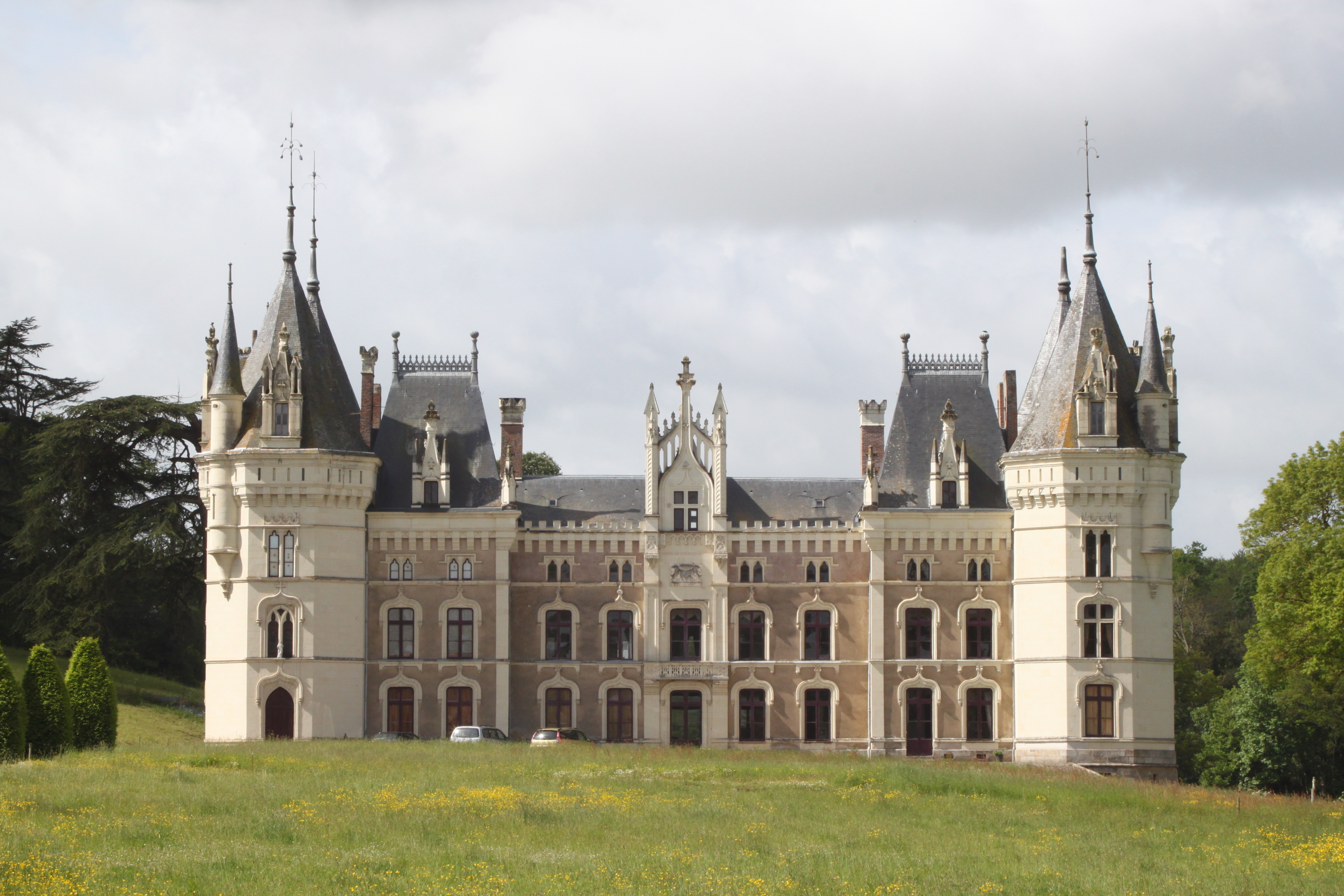 CHÂTEAU DE CHANZEAUX  France Pays de la Loire Maine-et-Loire Chemillé-en-Anjou 49120