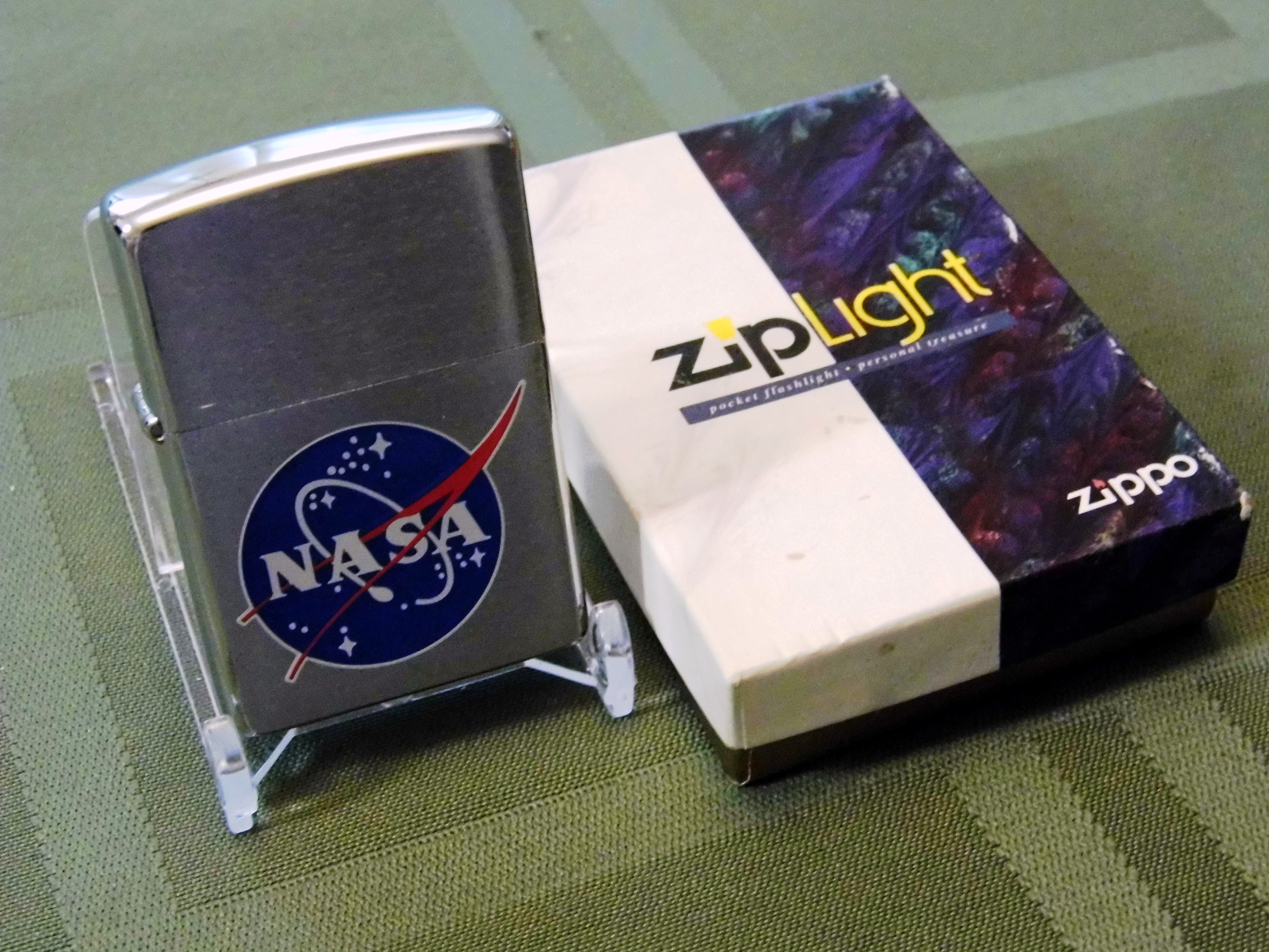 File:Zippo zipLight Portable Flashlight with NASA Logo (9622078587