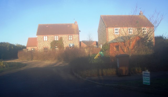 File:-2013-12-29 Two houses on Cromer Road, Trimingham, Norfolk.jpg