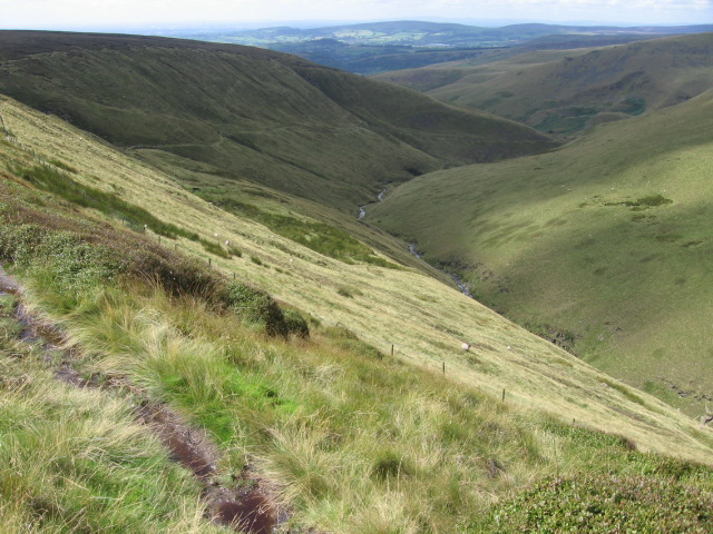 File:Above Crooked Clough - geograph.org.uk - 942683.jpg