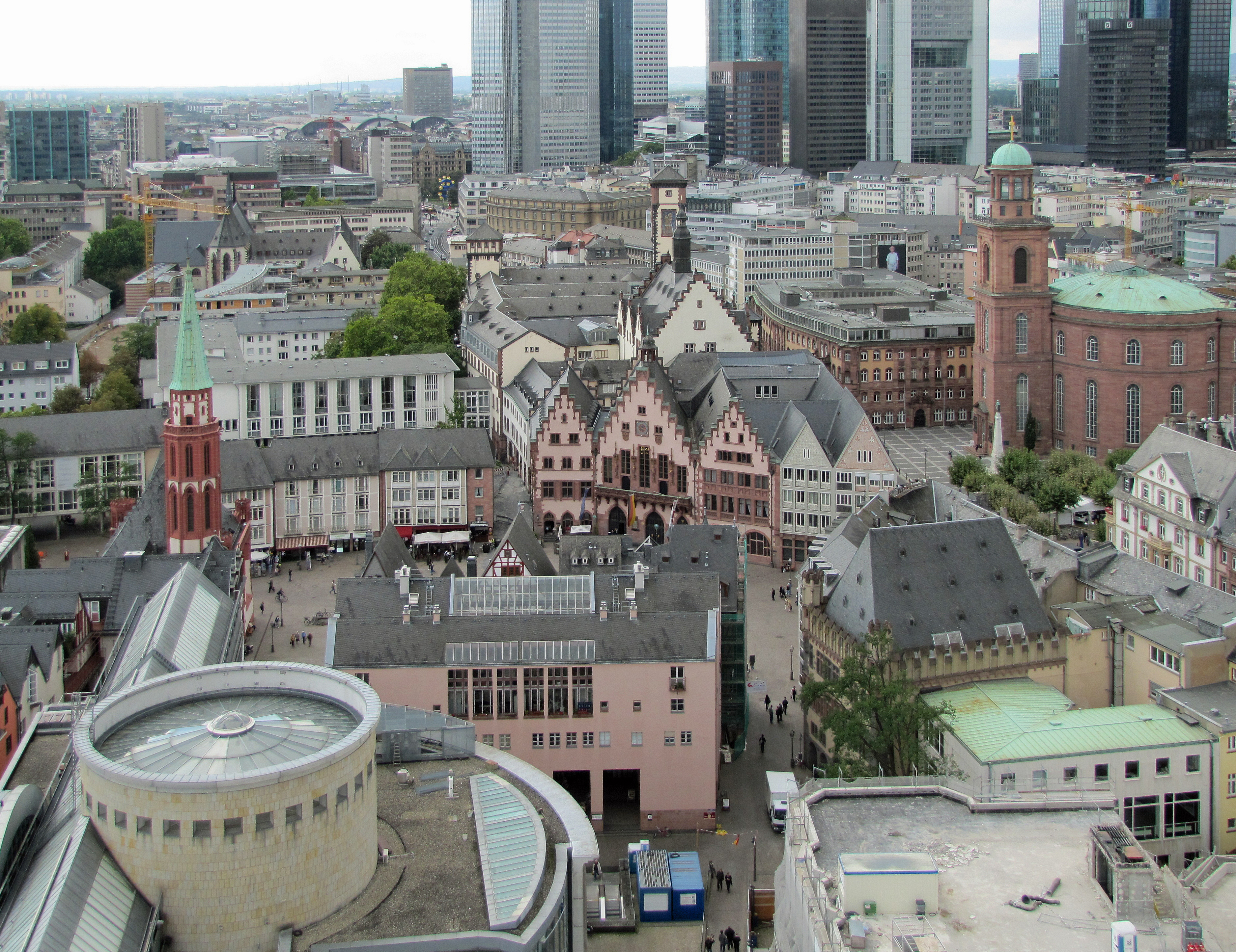 Франкфурт погода сегодня. Frankfurt am main Altstadt. Вид из частного дома Франкфурт. Франкфурт в реальном времени. Окраина Франкфуртер.