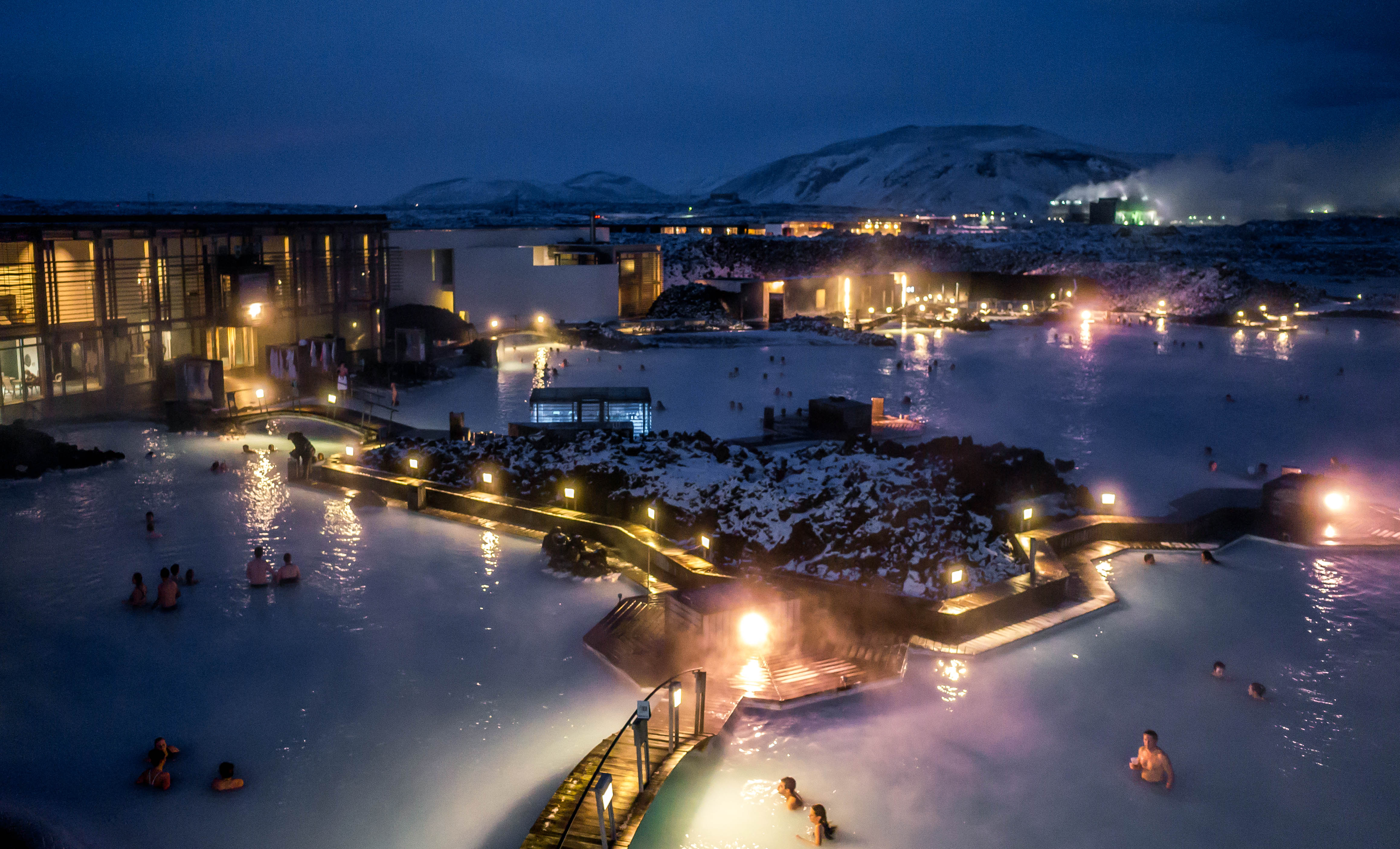 Blue Lagoon by night (16283511589).jpg. 