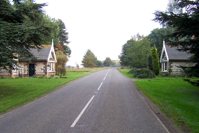 File:Brocklesby Park - Entrance Lodges - geograph.org.uk - 110224.jpg