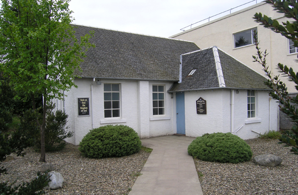 File:Brodick, Free Church of Scotland - geograph.org.uk - 450716.jpg