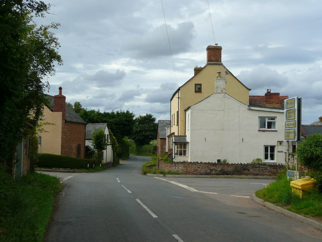 File:Bromsash Crossroads - geograph.org.uk - 919919.jpg