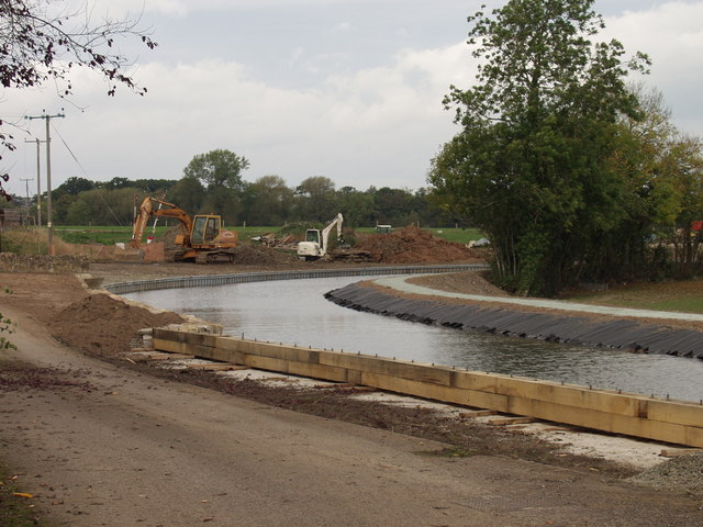 File:Canal restoration, the final touches - geograph.org.uk - 585216.jpg