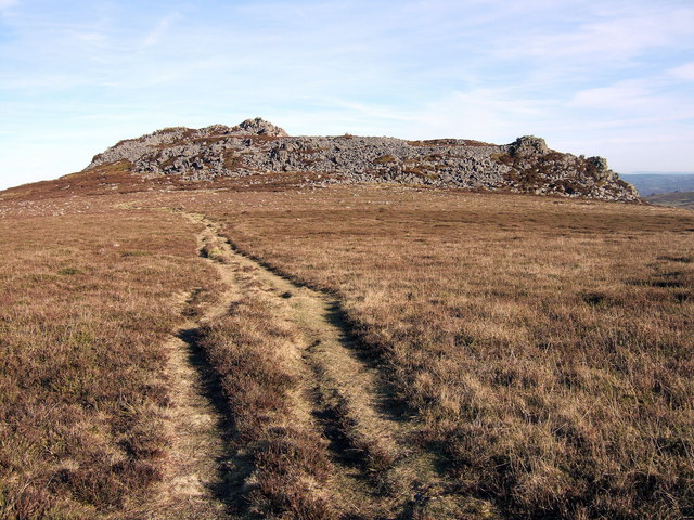 Carningli fort from Carningli common looking east - geograph.org.uk - 331090