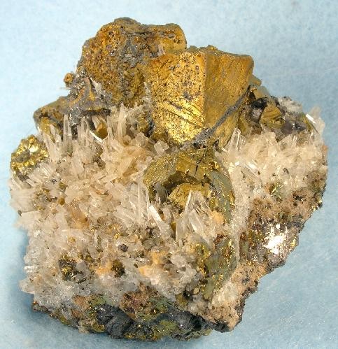 File:Chalcopyrite-Tetrahedrite-Quartz-168074.jpg