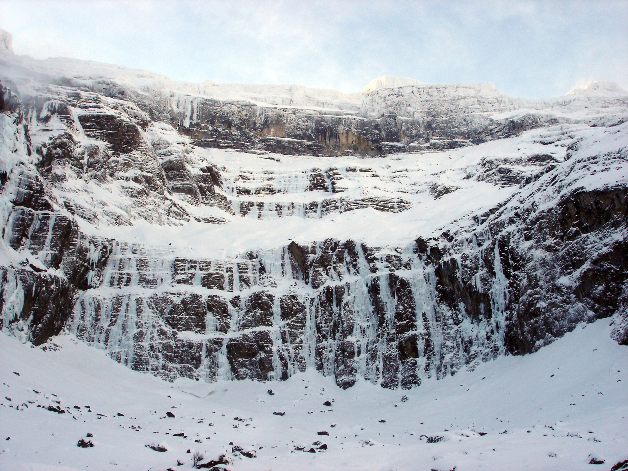 File Cirque De Gavarnie In Winter Jpg Wikimedia Commons