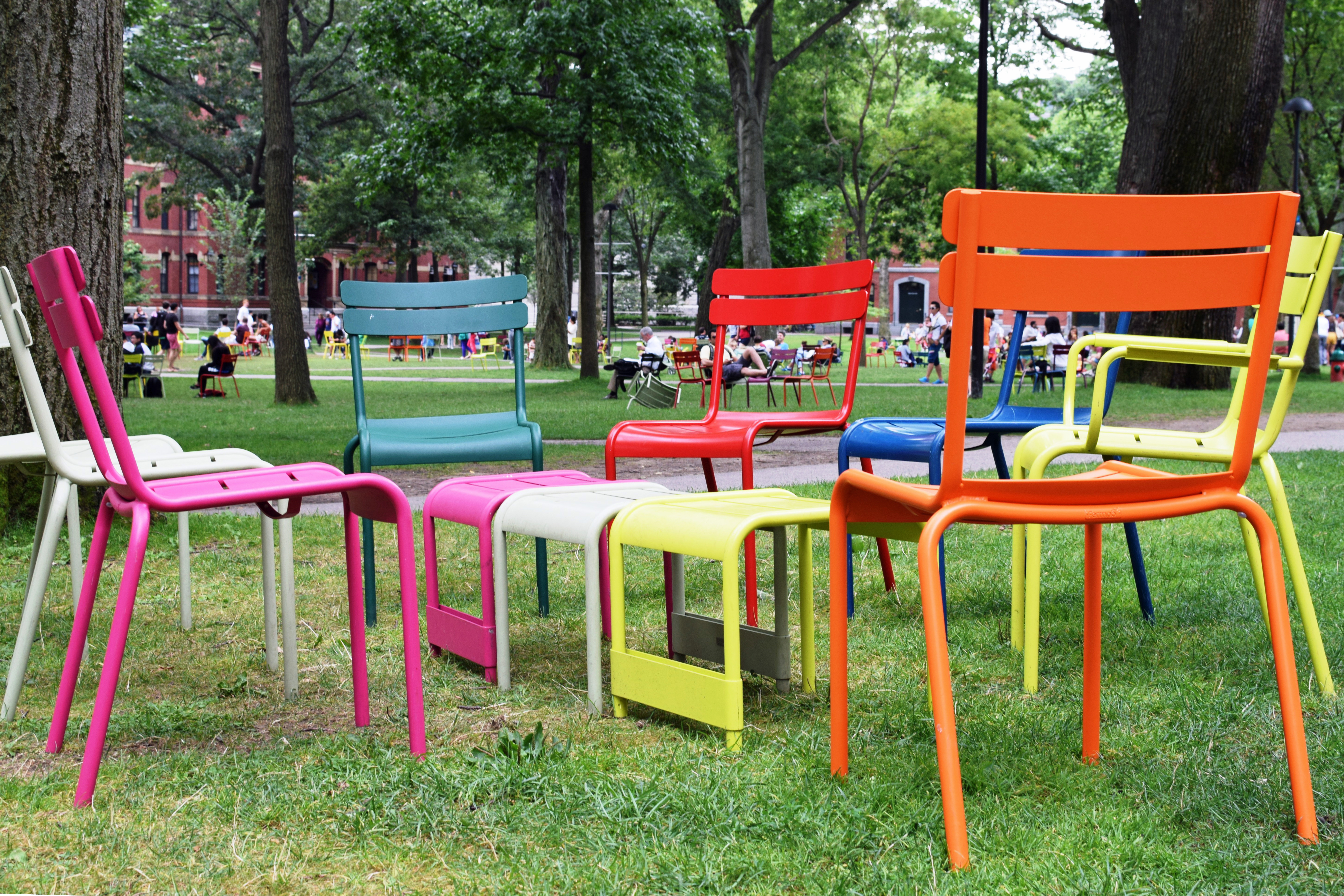 File Colorful Chairs In Harvard Yard Jpg Wikimedia Commons