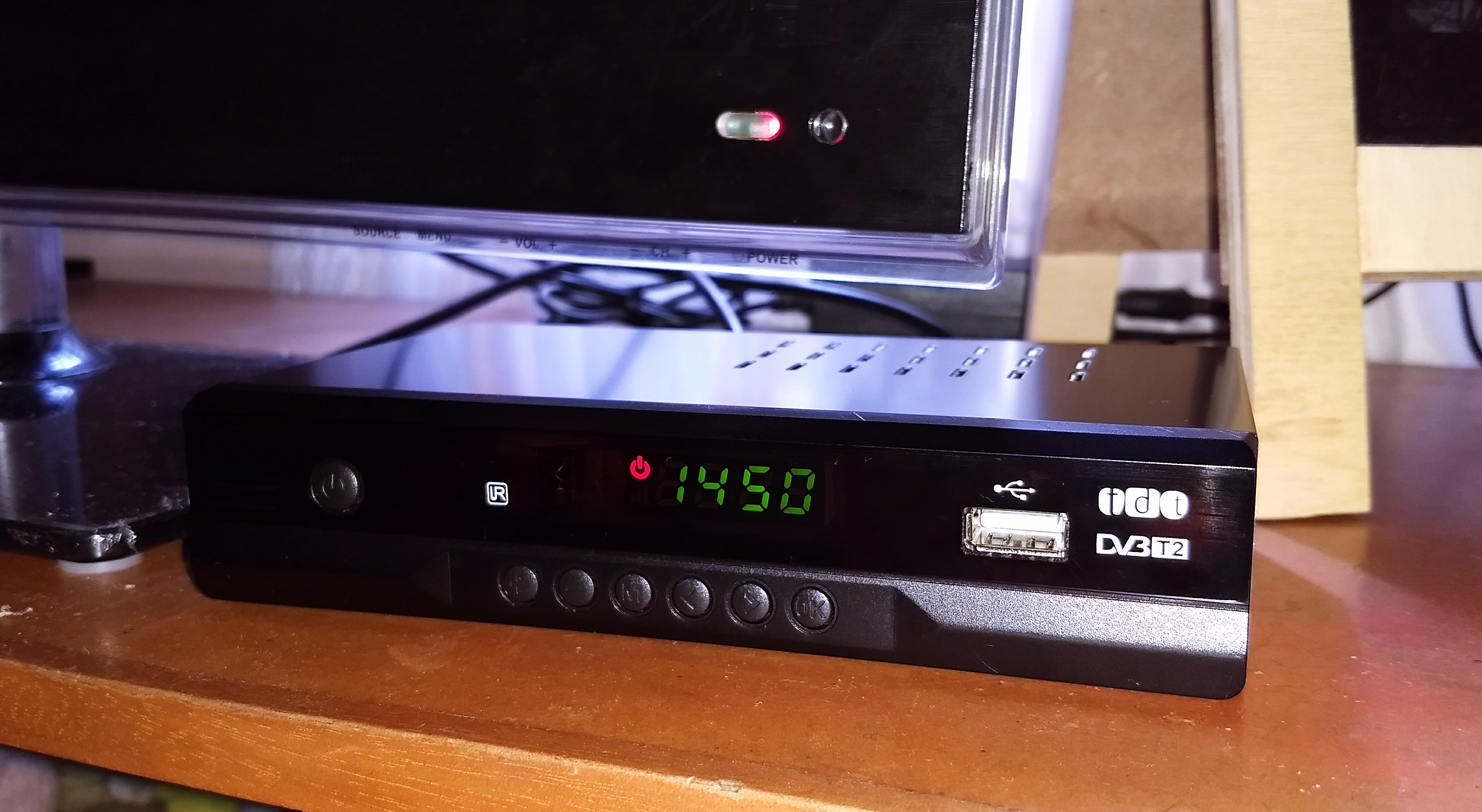 File:Digital television HD receiver from TDT with DVB-T2 standard