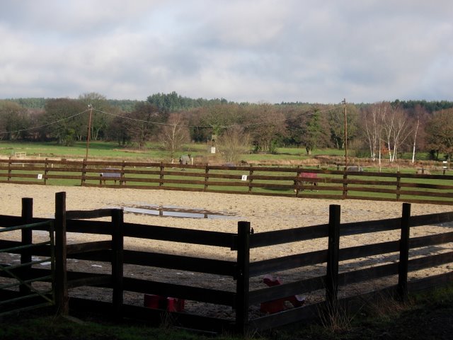 File:Decoy Pond Farm - geograph.org.uk - 335118.jpg