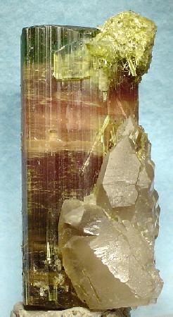 File:Elbaite-Quartz-119353.jpg