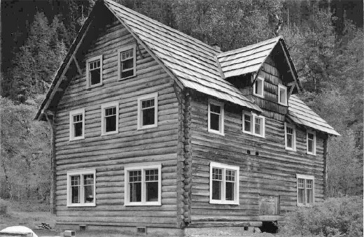 File:Enchanted Valley Chalet.jpg