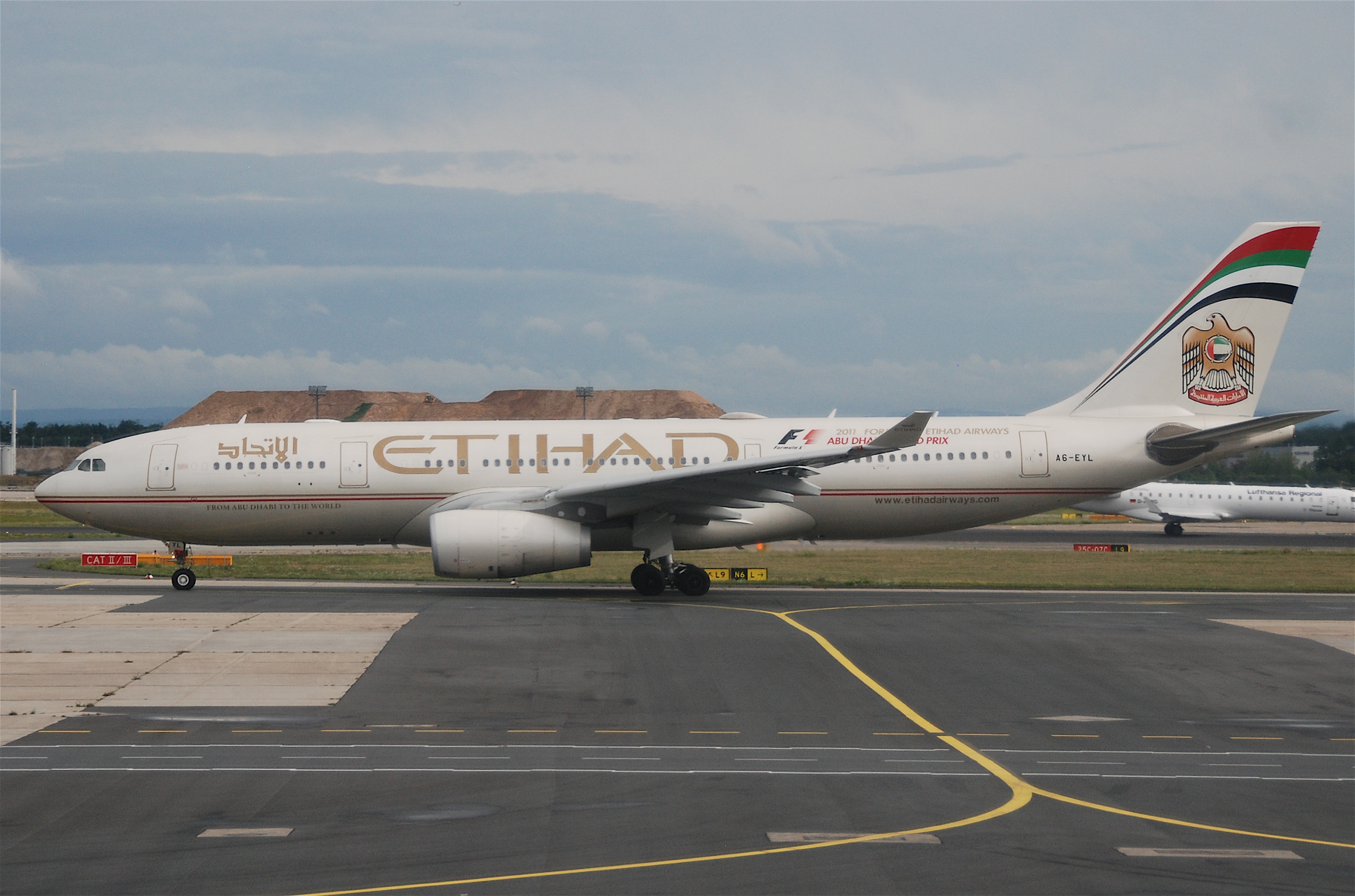 File:Etihad Airways Airbus A330-200; A6-EYL@FRA;17.07.2011 610ds