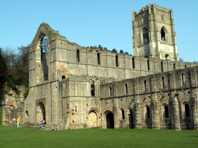 File:Fountains Abbey - geograph.org.uk - 384329.jpg
