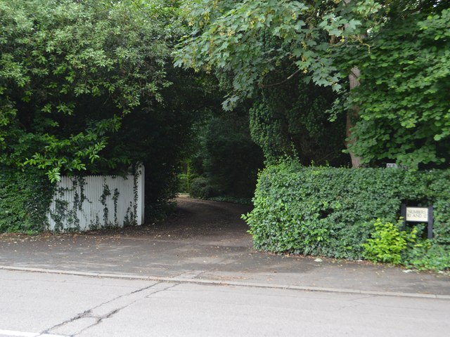 File:Gateway to the Old Rectory - geograph.org.uk - 5010268.jpg