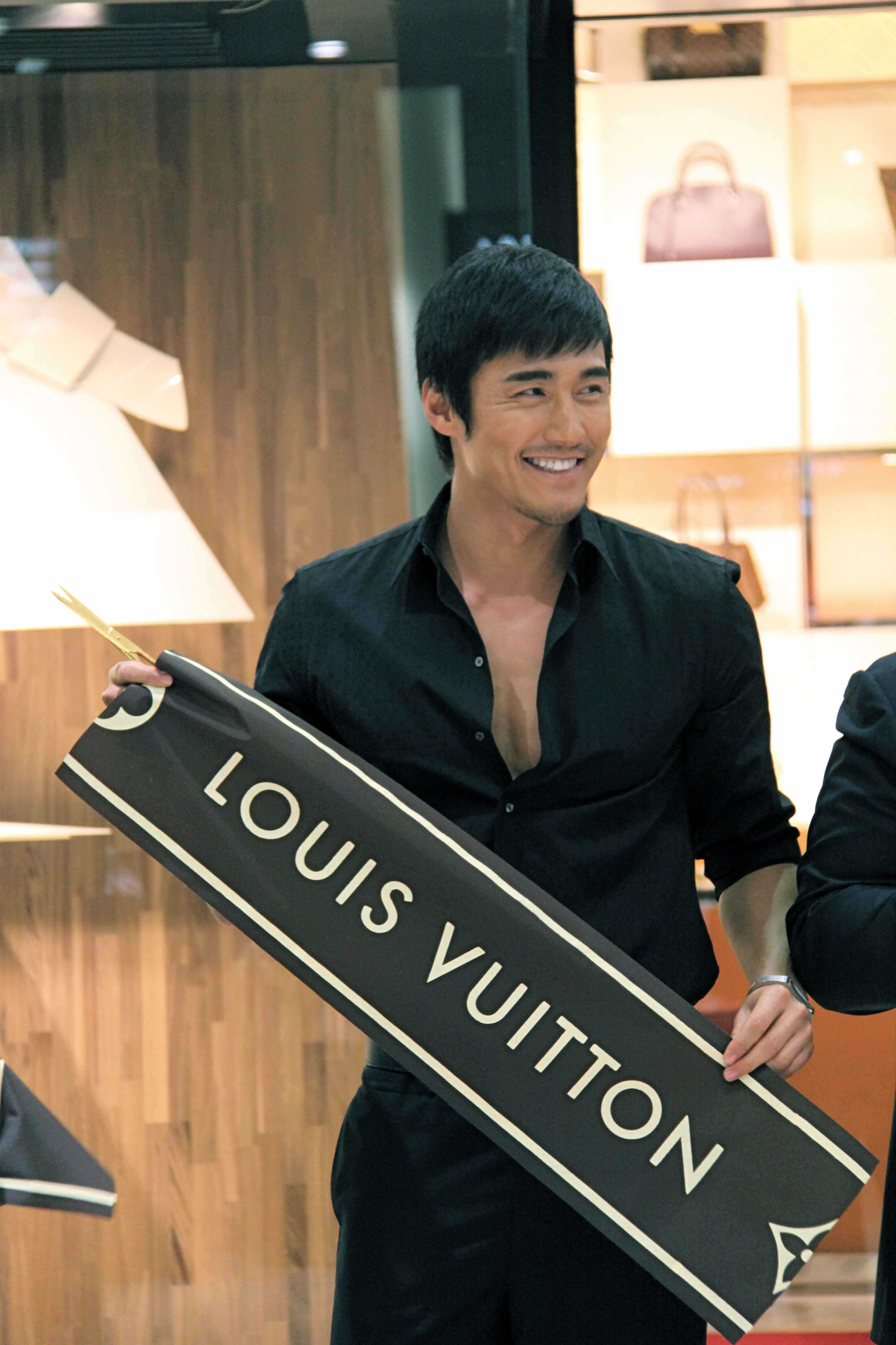 Louis Vuitton Sales Associate Reviews