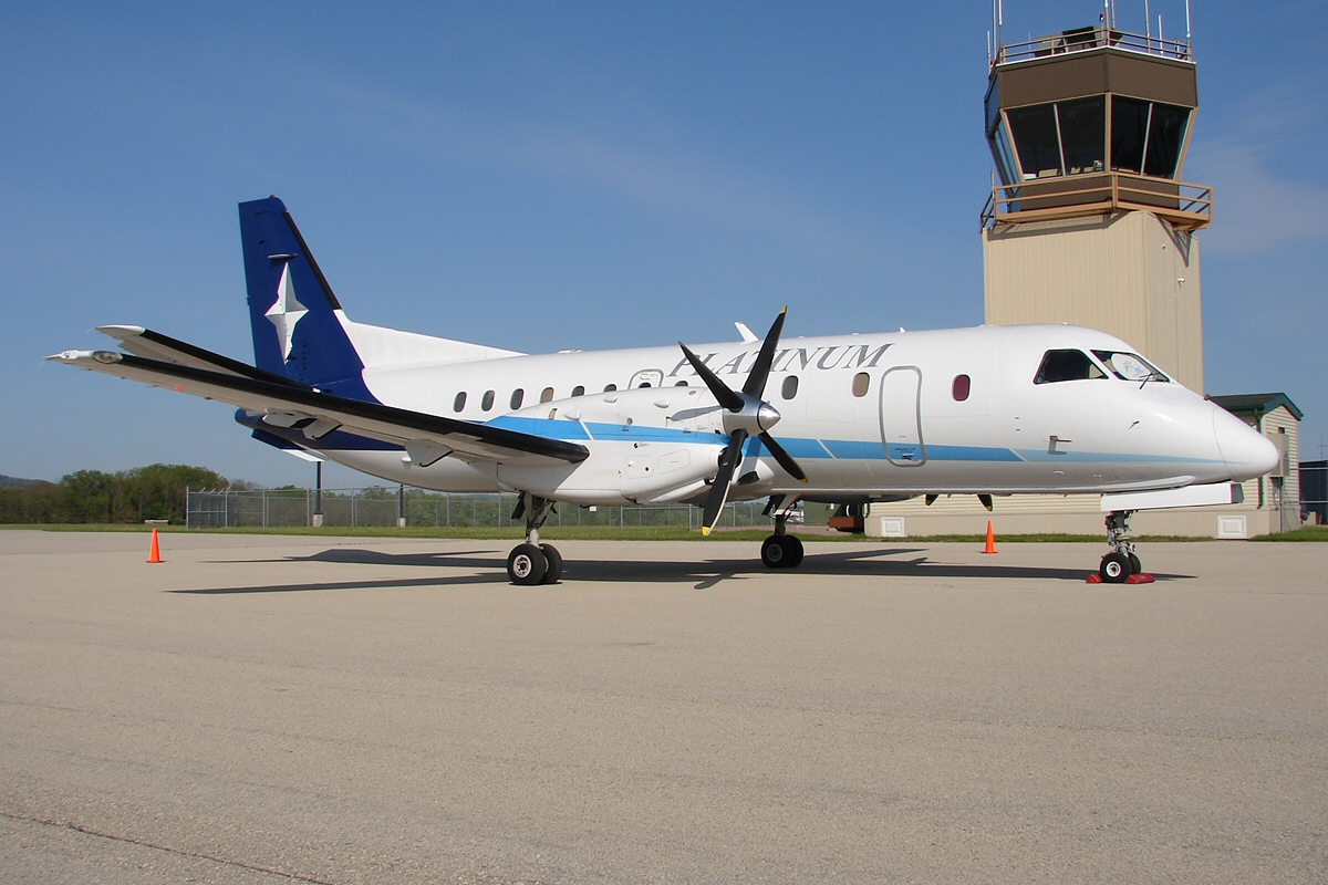 IBC Airways Saab 340 N481BC (3532922943).jpg