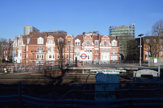 File:Kilburn Underground Station - geograph.org.uk - 5390262.jpg