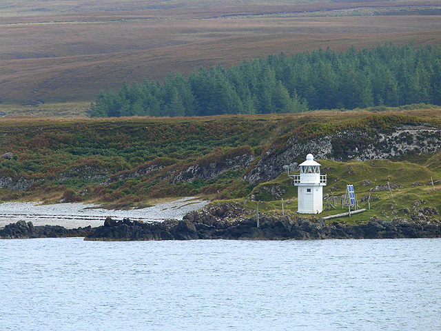 File:Lighthouse at Carragh an t-Sruith - geograph.org.uk - 4172276.jpg