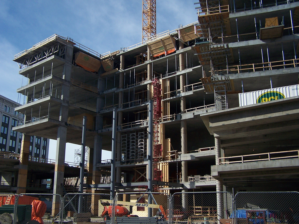 Manitoba_Hydro_Tower_Construction_2007.jpg