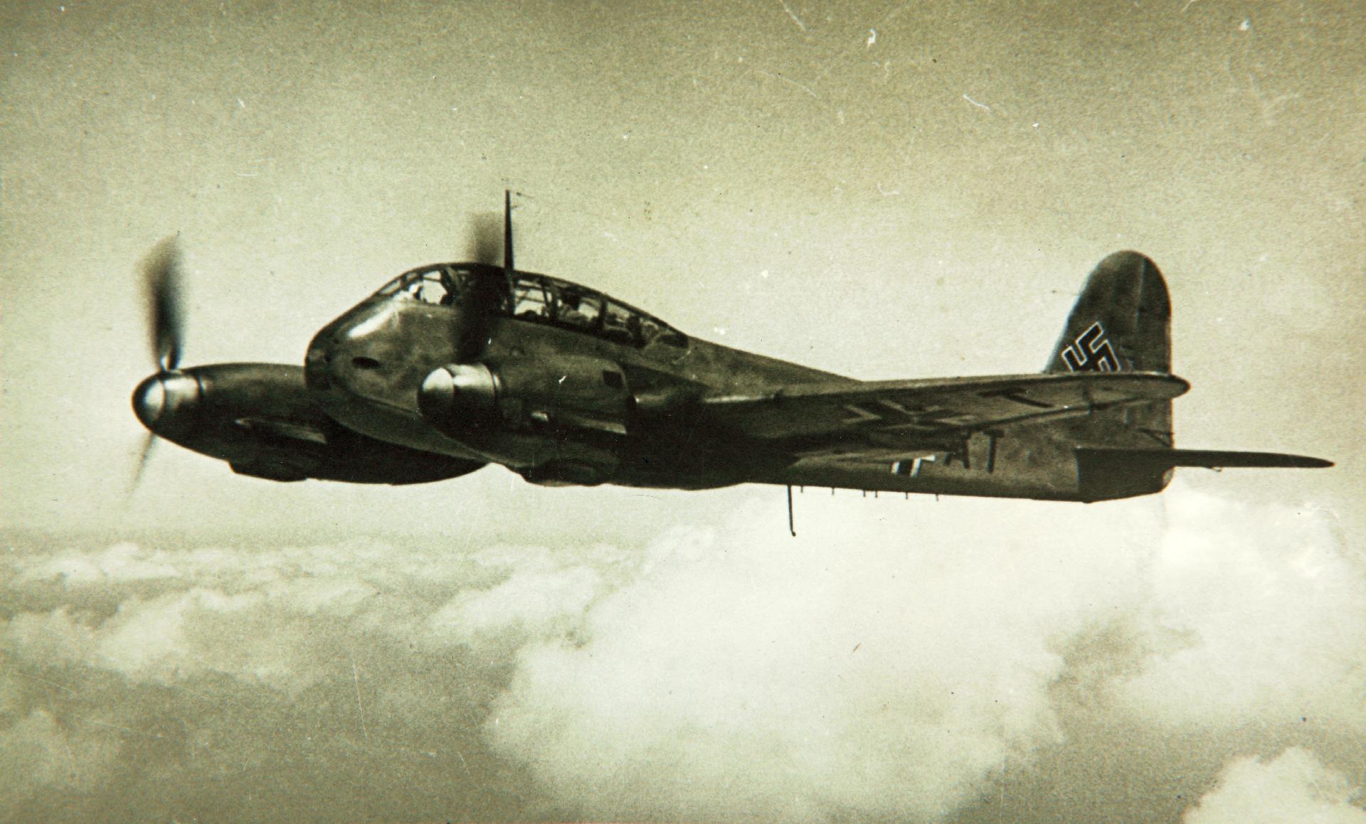 Первые немецкие самолеты. Messerschmitt me.210. Мессершмитт самолет. Мессершмитт bf 210. Мессершмитт самолет второй мировой войны.