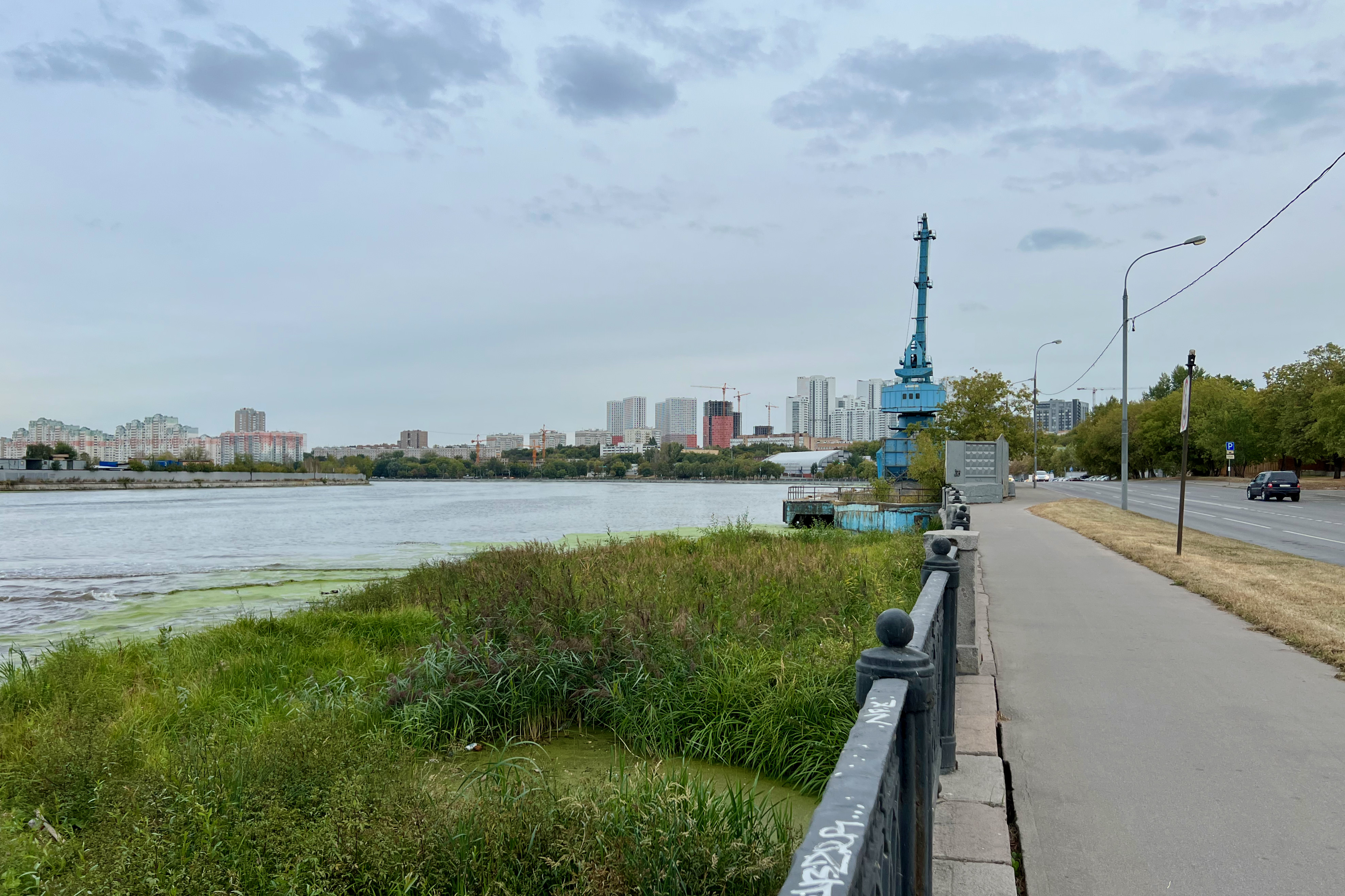 Нагатинская набережная Москва. Набережная Москвы реки Плющиха. Москва. Застройка Нагатинской набережной. "Паруса".. Нагатинская набережная пики.