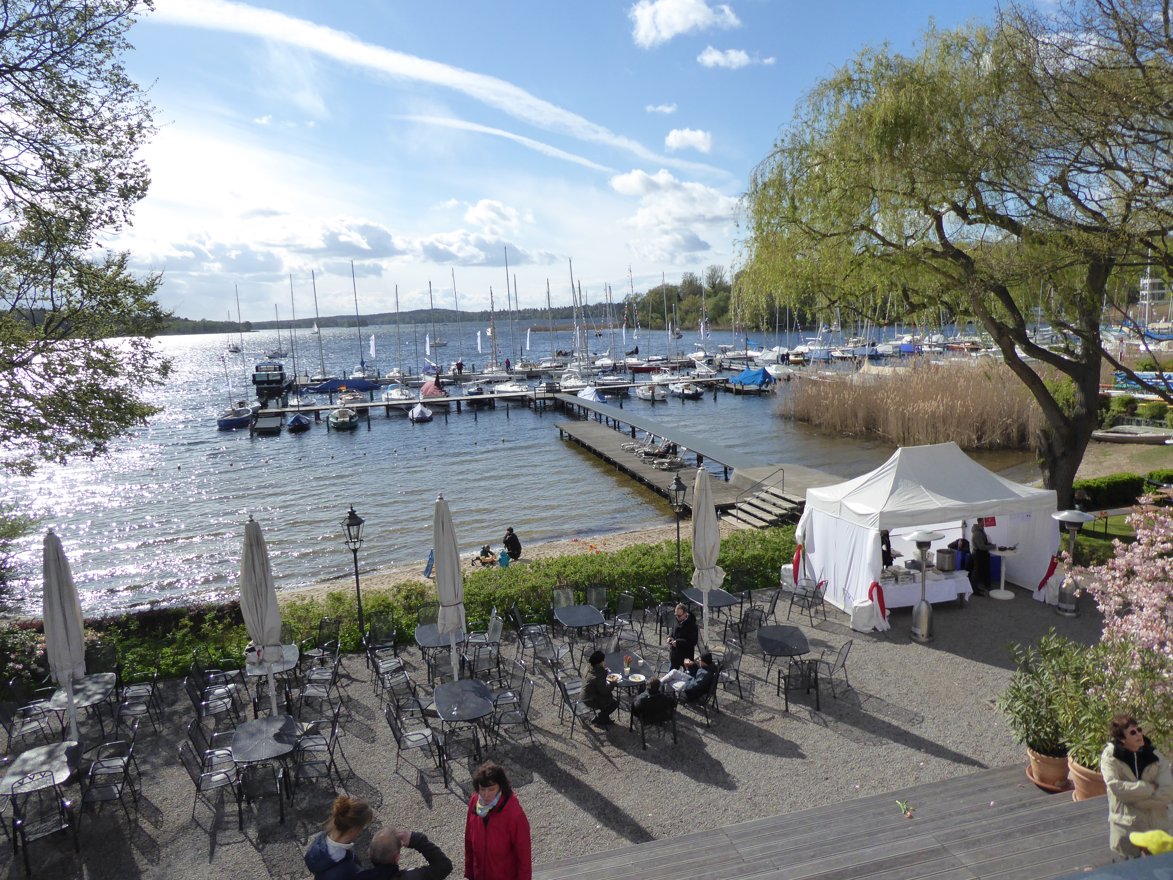 Nikolassee Berliner Yacht-Club Ansegeln 2017 Blick über den Hafen